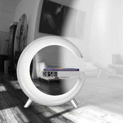 ROHS認証 4 In 1 ブルーツゥース スピーカー キ 充電器 15W テーブルライト